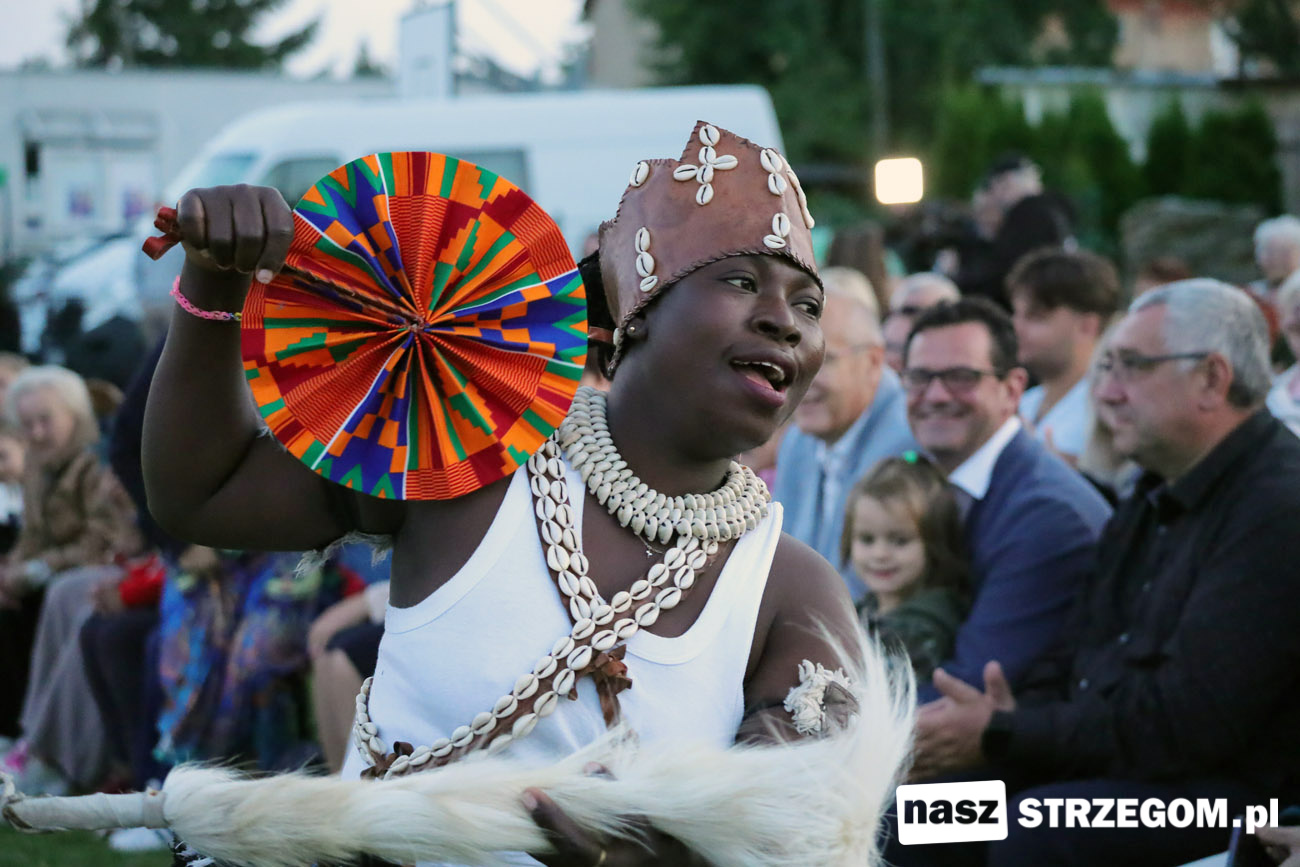 Folklor z Ghany, Paragwaju, Turcji i Polski oczarował Kostrzę – barwny początek festiwalu [FOTO] 